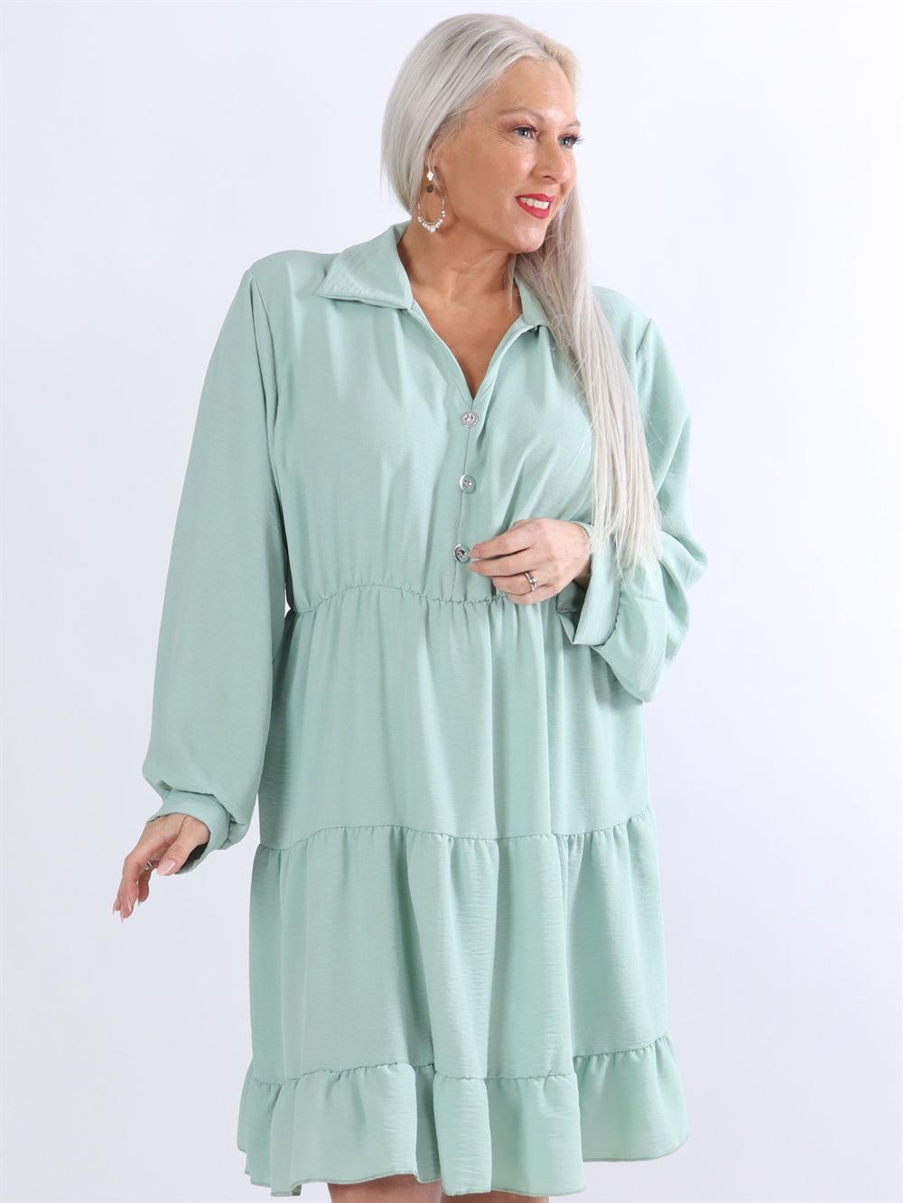 Slavia - Kjole med sølv knapper og elastik i taljen